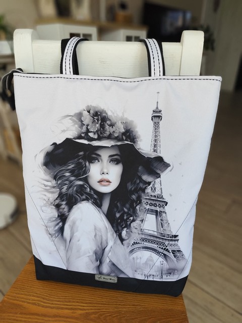 Taška – Eiffelova věž (černobílý motiv)