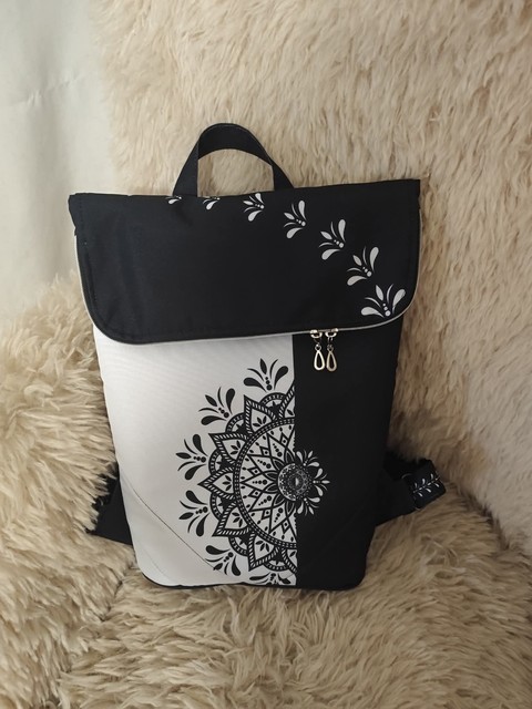 Batoh – mandala (černobílý), zipy