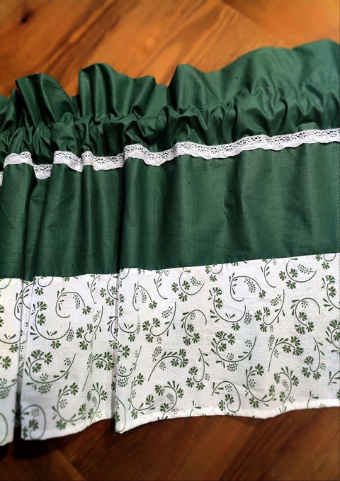 Detail šití – nařasený lem